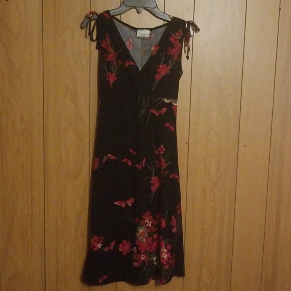 Sleeveless black dress